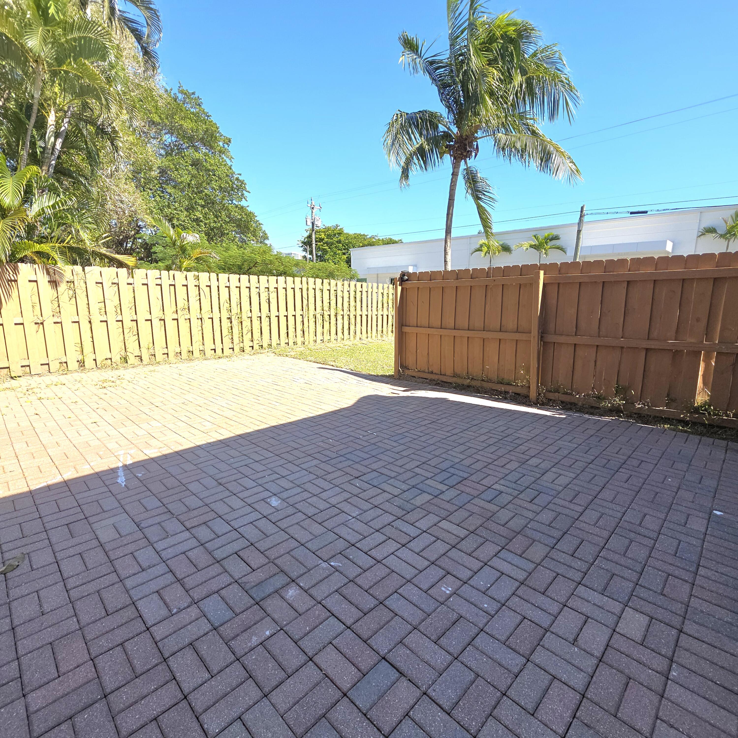 511 Upland Road West Palm Beach, FL 33401 - Photo 13 of 23 20251114_113542 (1)