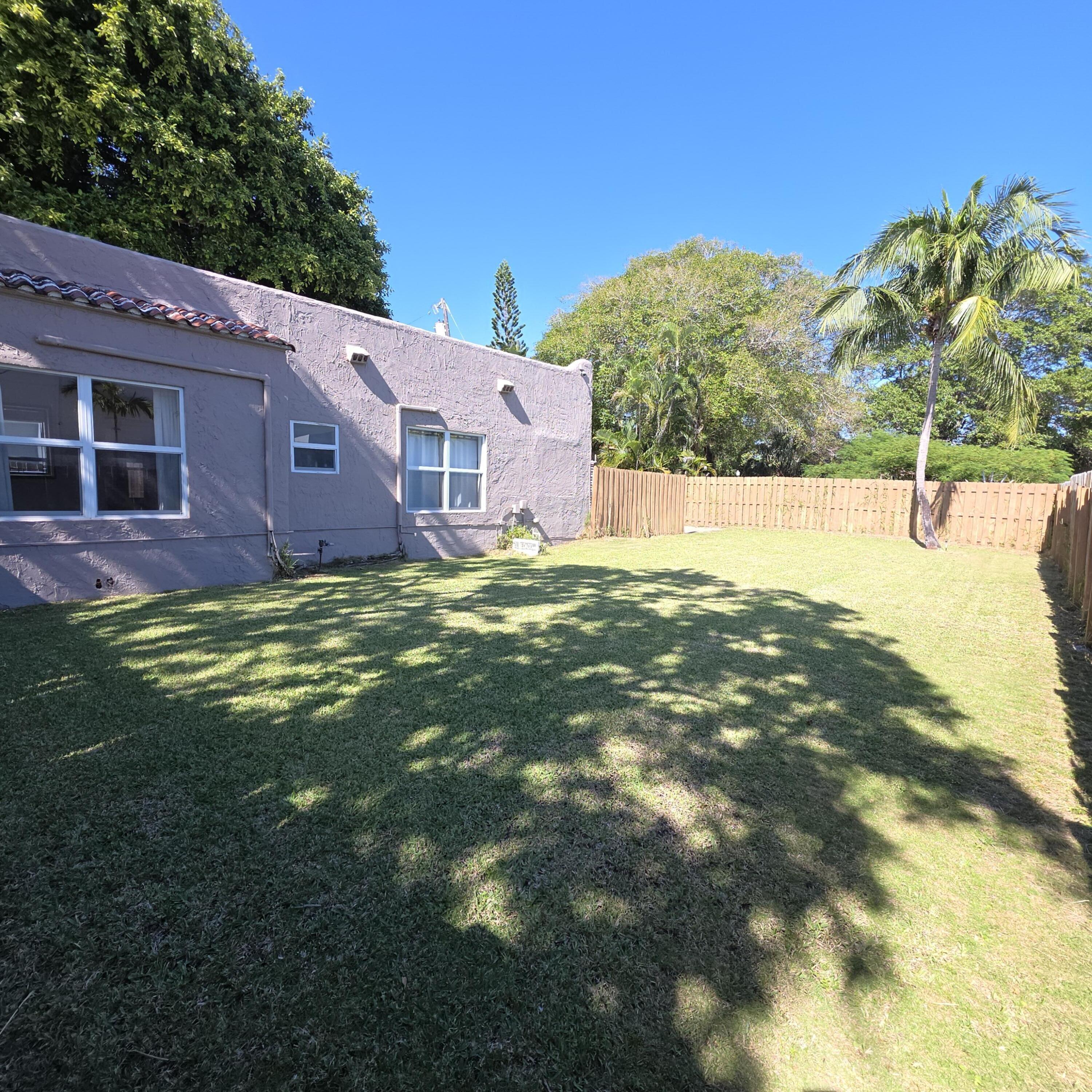 511 Upland Road West Palm Beach, FL 33401 - Photo 15 of 23 20251114_113636