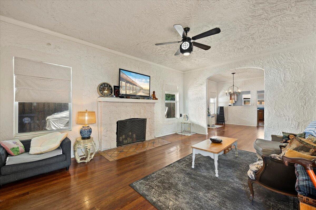 511 Upland Road West Palm Beach, FL 33401 - Photo 3 of 23 07-LUX_7089.jpg1