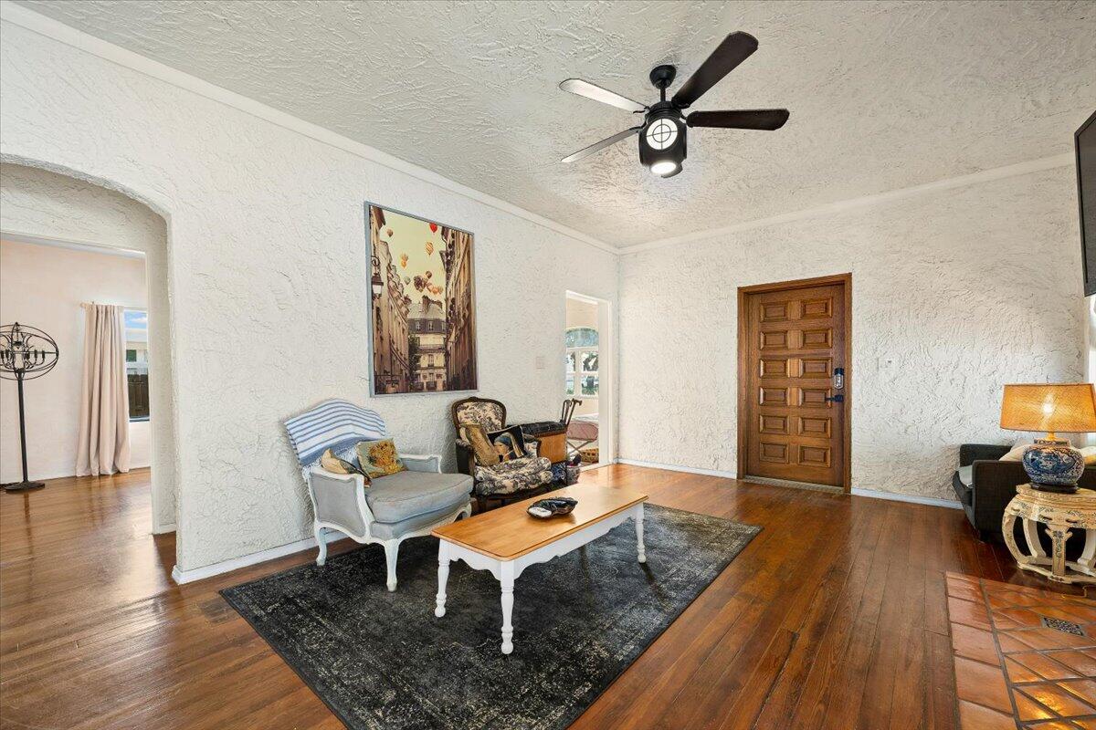 511 Upland Road West Palm Beach, FL 33401 - Photo 4 of 23 04-LUX_7079