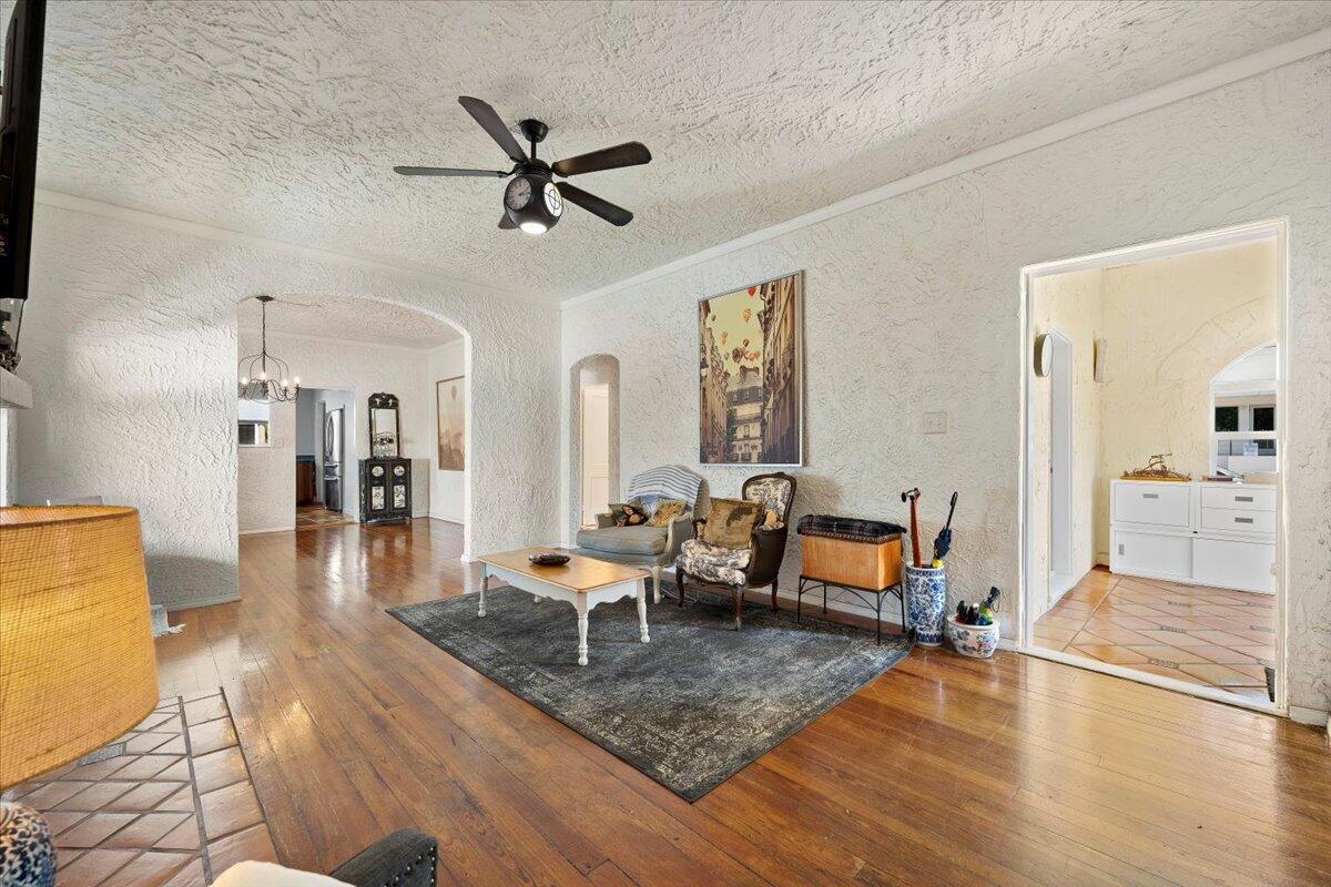 511 Upland Road West Palm Beach, FL 33401 - Photo 5 of 23 05-LUX_7084