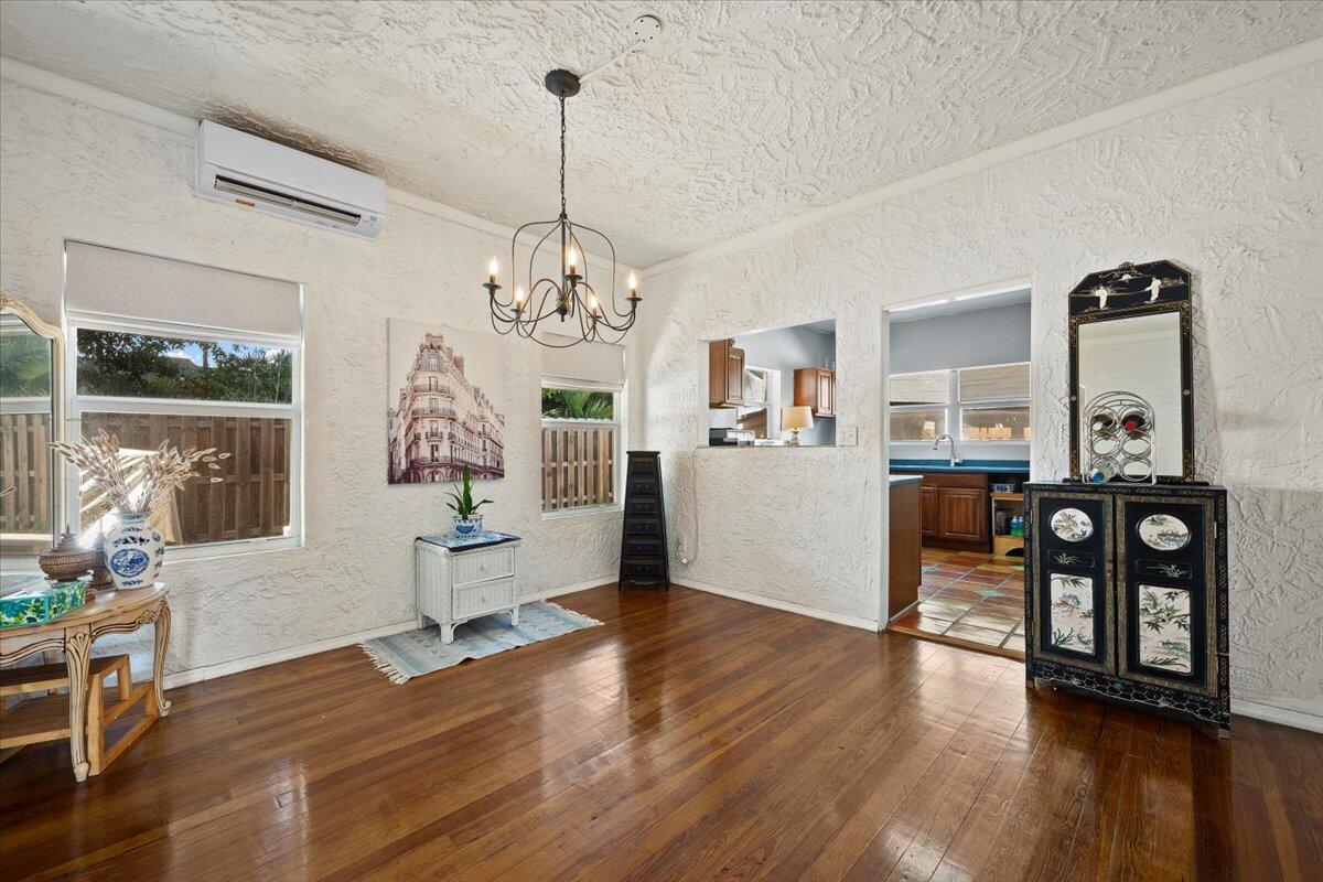 511 Upland Road West Palm Beach, FL 33401 - Photo 6 of 23 08-LUX_7099