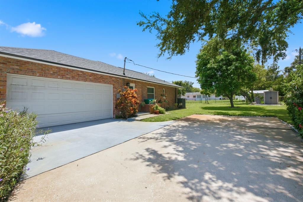 920 Lake Forest Road Clearwater, FL 33765 - Photo 4 of 40