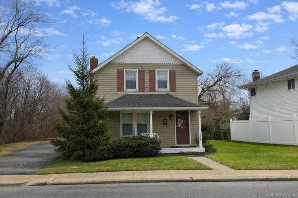 $1,085,000 | 2349 South Seamans Neck Road, Seaford, NY 11783