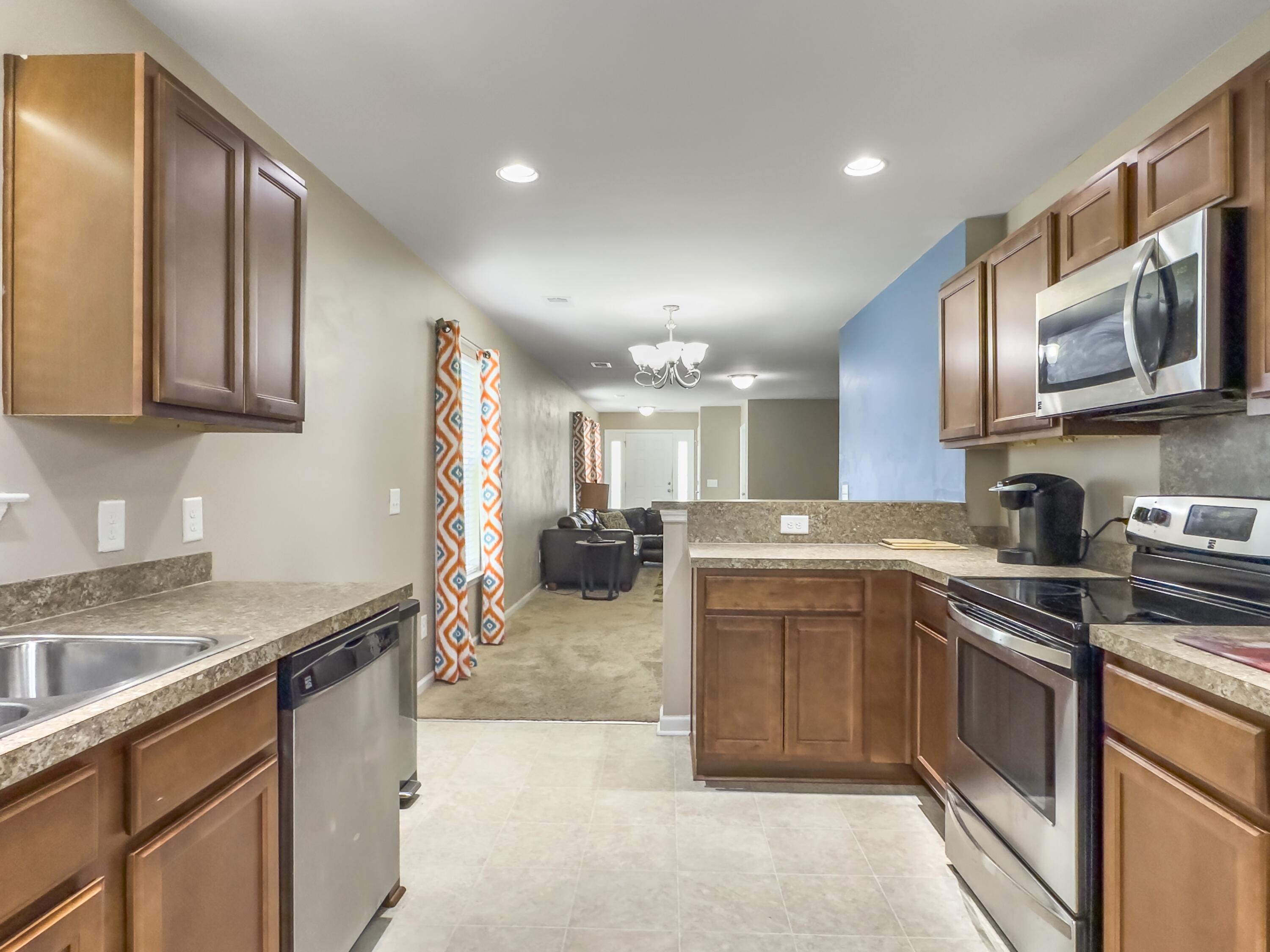 158 Brittondale Road Summerville, SC 29485 - Photo 19 of 38 OPEN KITCHEN