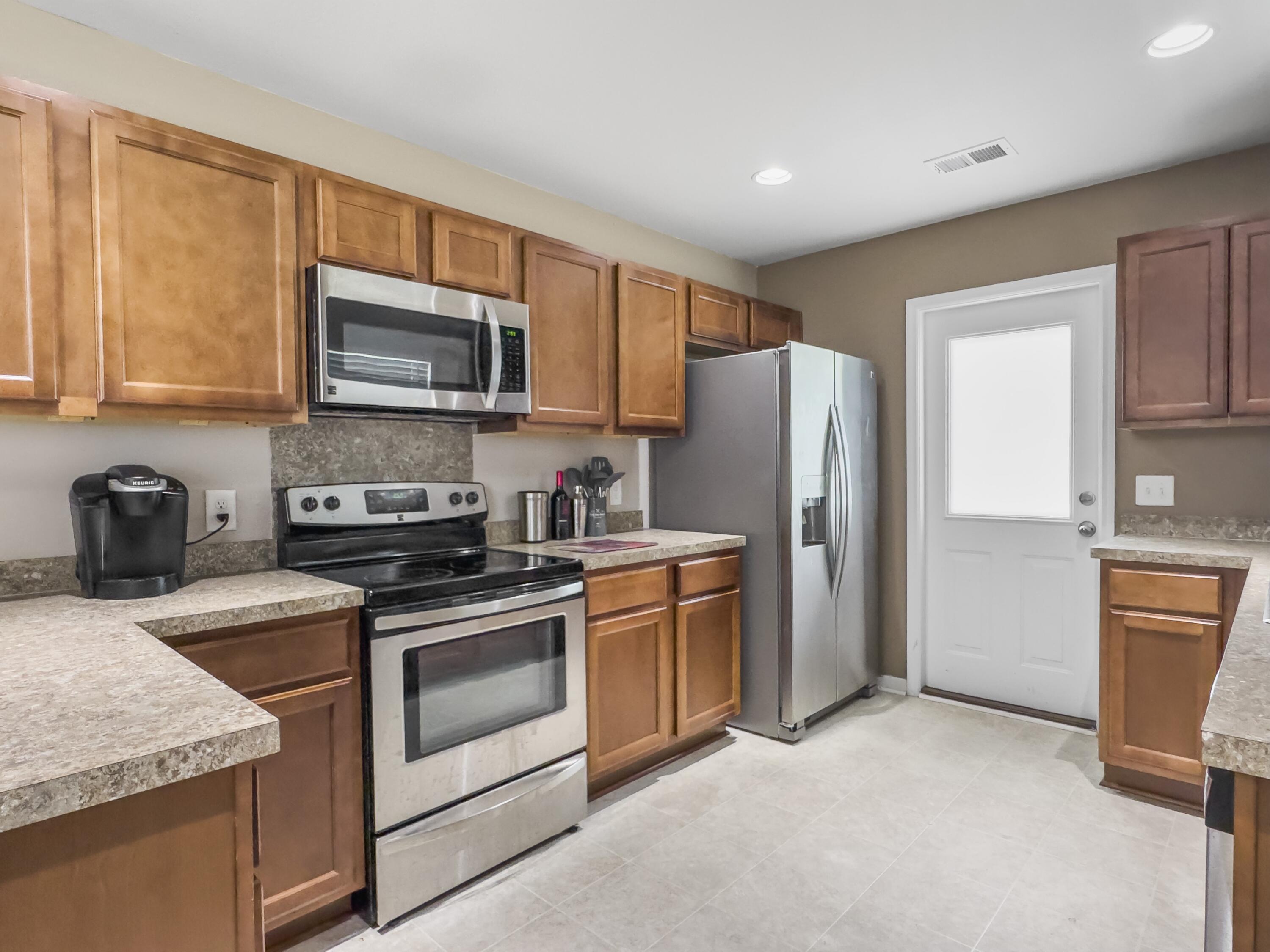 158 Brittondale Road Summerville, SC 29485 - Photo 3 of 38 UPSCALE APPLIANCES
