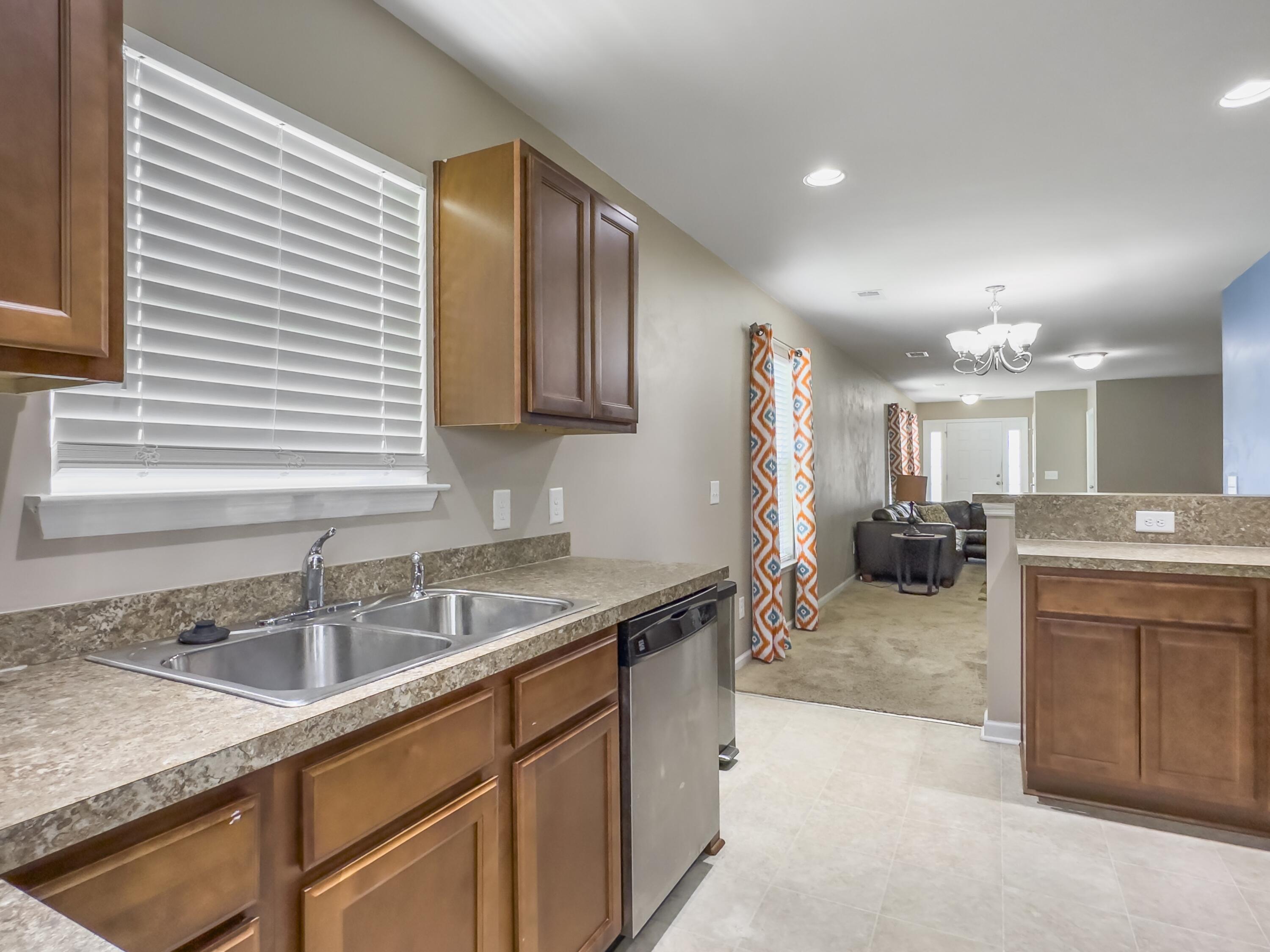 158 Brittondale Road Summerville, SC 29485 - Photo 6 of 38 AMPLE COUNTERSPACE