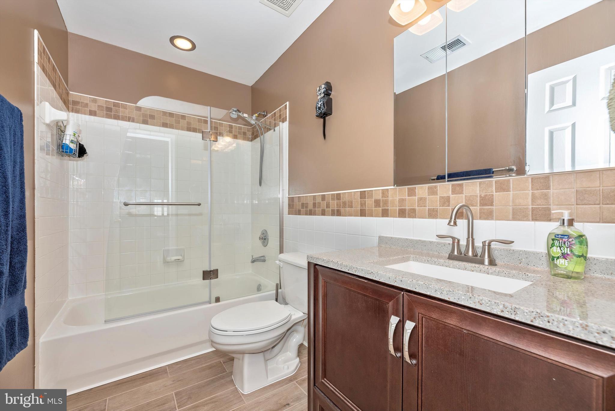 6416 Spring Forest Road Frederick, MD 21701 - Photo 24 of 49 Upper level full hall bath.