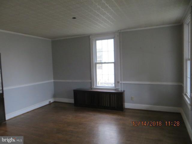 1010 Haverhill Road Baltimore, MD 21229 - Photo 8 of 16 Living room