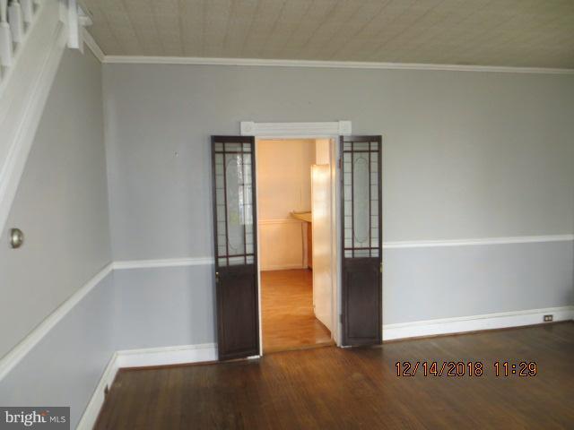 1010 Haverhill Road Baltimore, MD 21229 - Photo 9 of 16 Living room