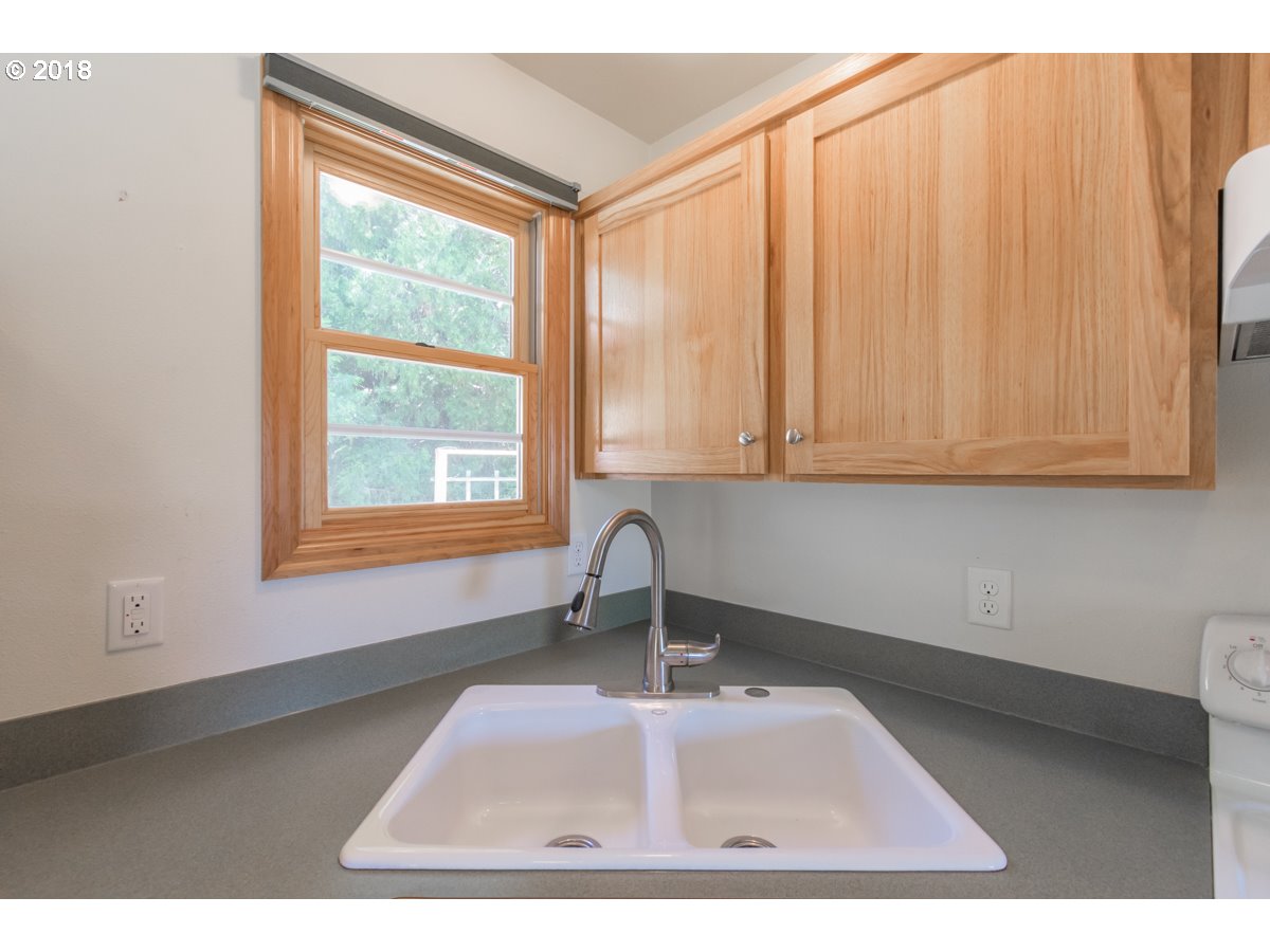 255 Oneil Street Lebanon, OR 97355 - Photo 5 of 32 Gallery Image 5