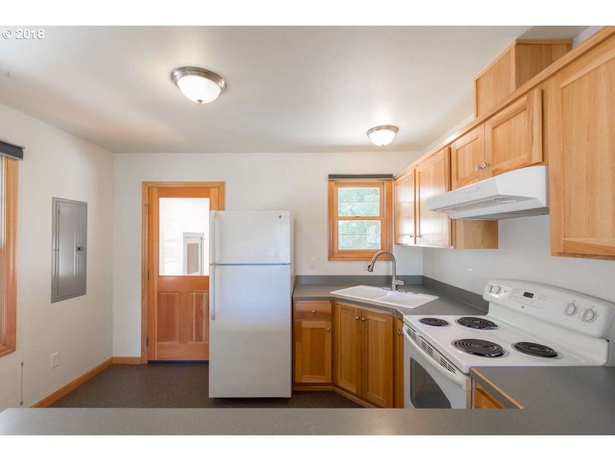 255 Oneil Street Lebanon, OR 97355 - Photo 8 of 32 Gallery Image 8