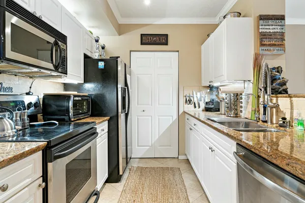 $3,775 | 580 South Sapodilla Avenue, Unit 206, West Palm Beach, FL 33401