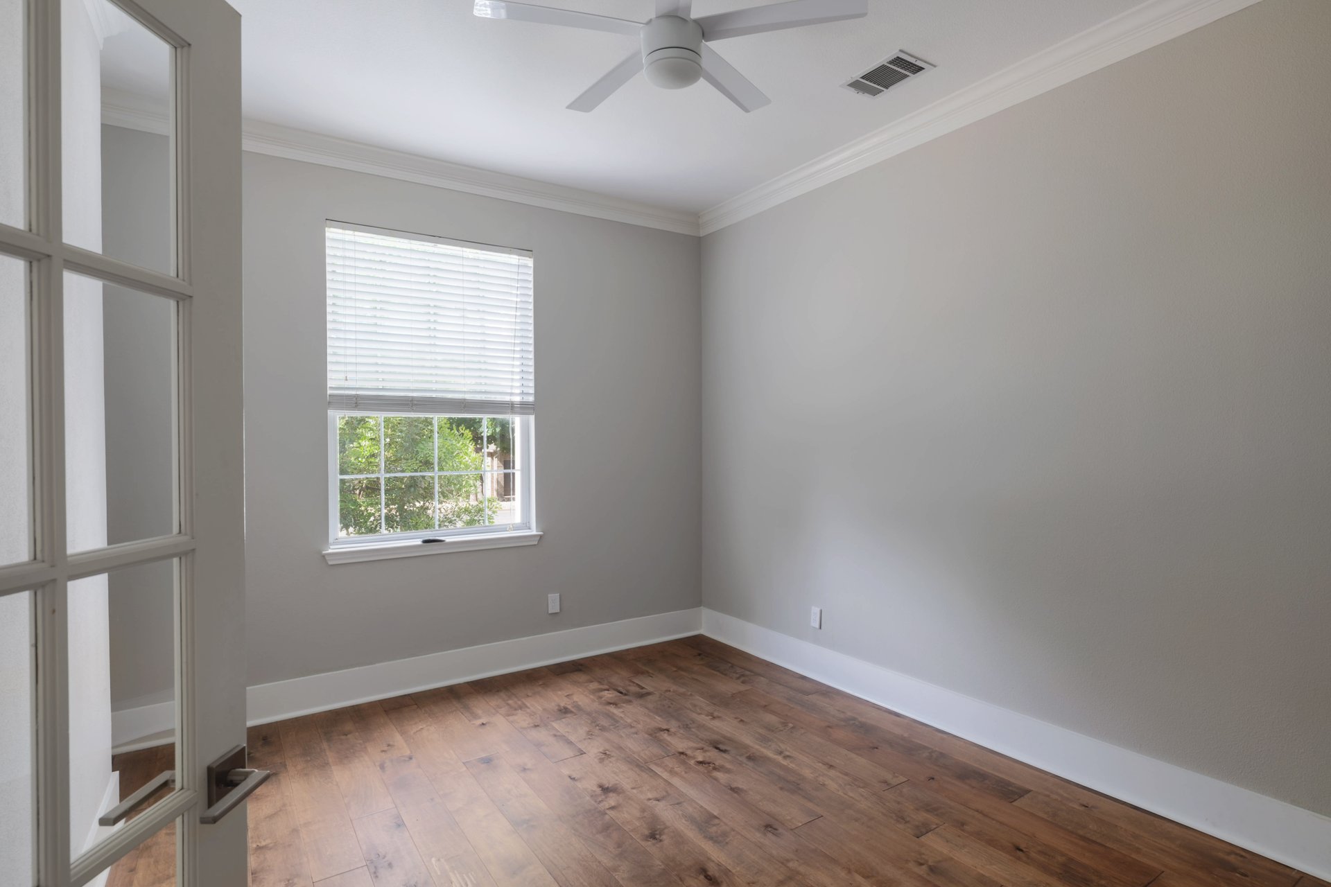 5512 Ballenton Lane Austin, TX 78739 - Photo 7 of 40 Hardwood floors and a bright window elevate this versatile room, perfect for an office or guest space.