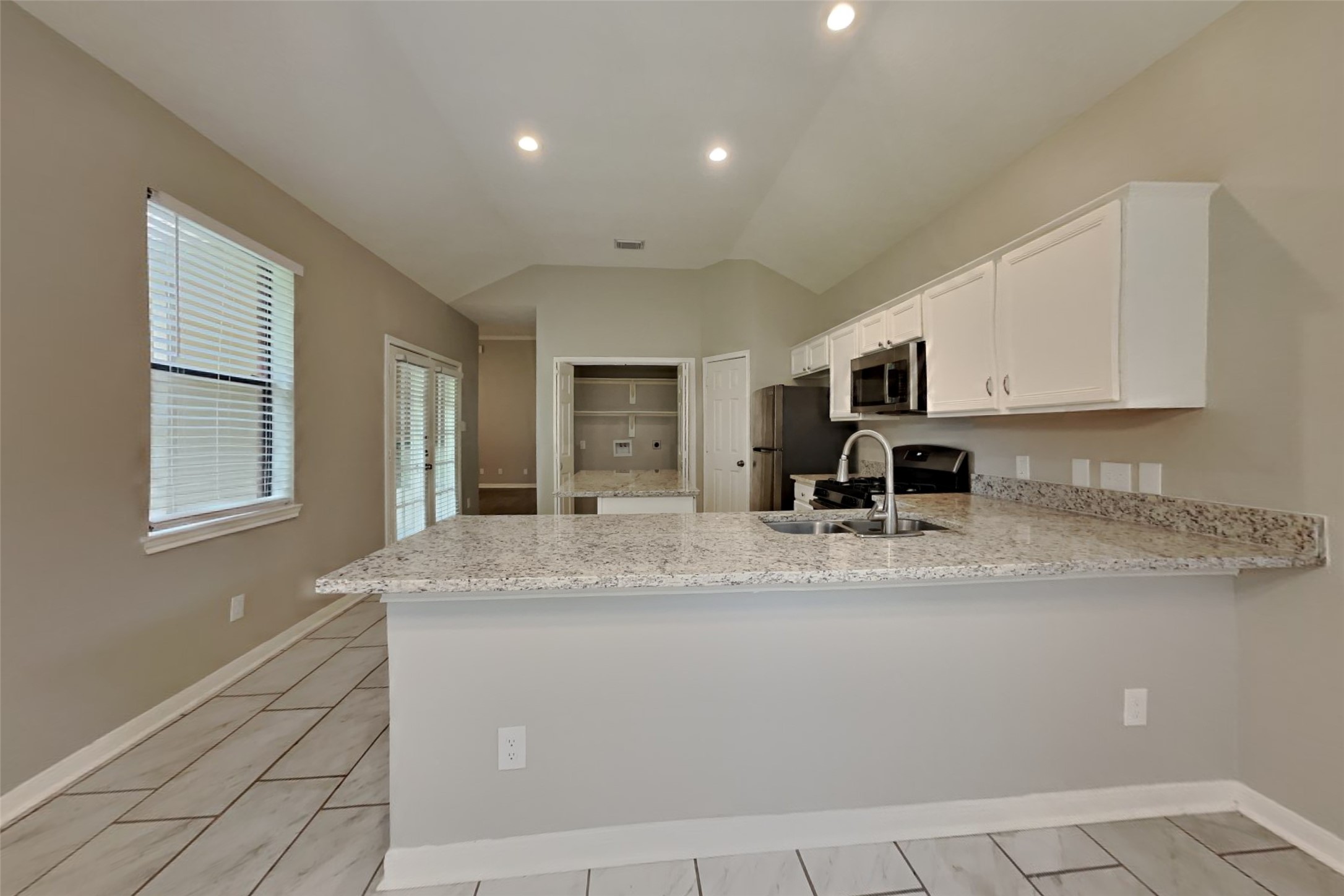 2015 Creston Drive Spring, TX 77386 - Photo 4 of 18
