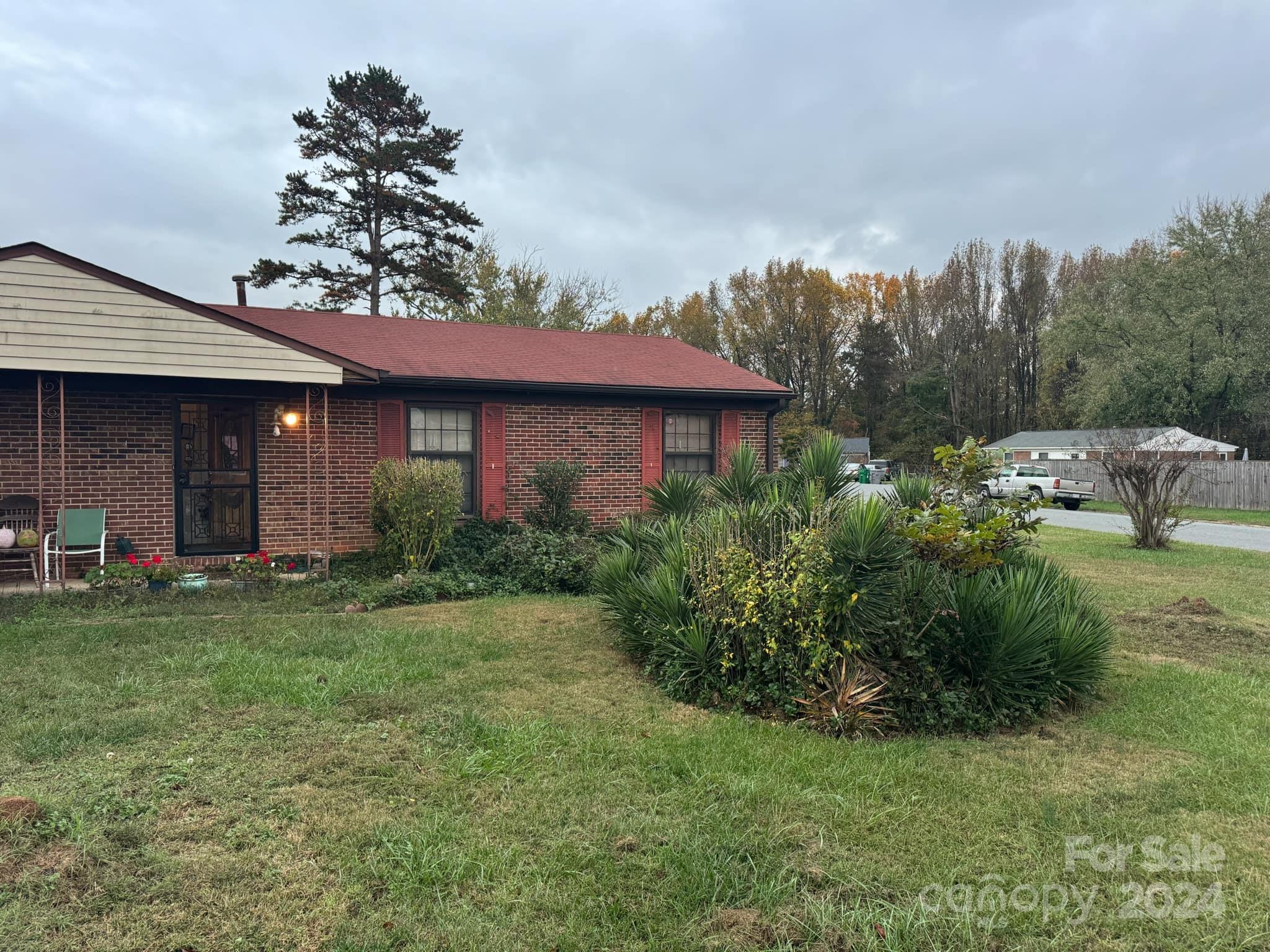 633 Milan Road East Charlotte, NC 28216 - Photo 2 of 10 Gallery Image 2