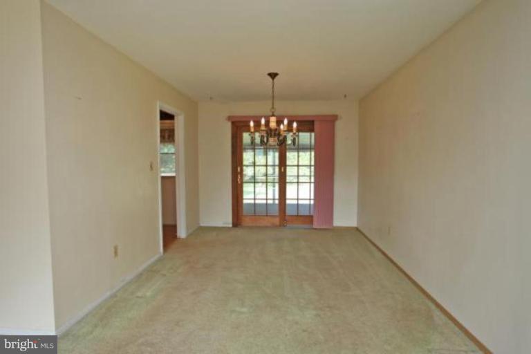 440 Ferry Point Road Annapolis, MD 21403 - Photo 3 of 12 Dining Room