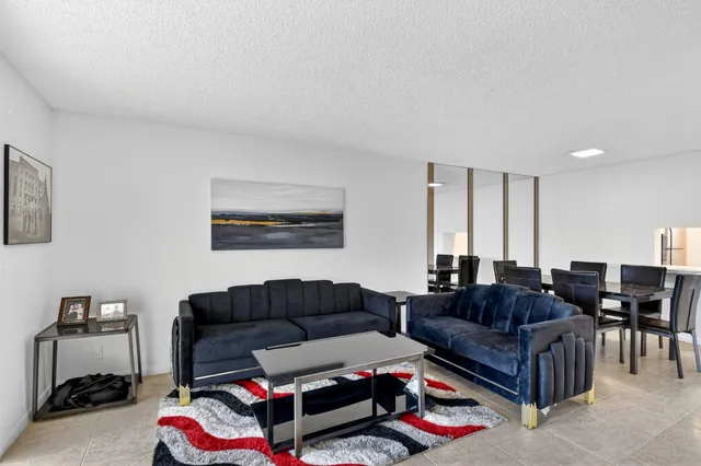 $115,000 | 2615 Northeast 3rd Street, Unit 315, Boynton Beach, FL 33435