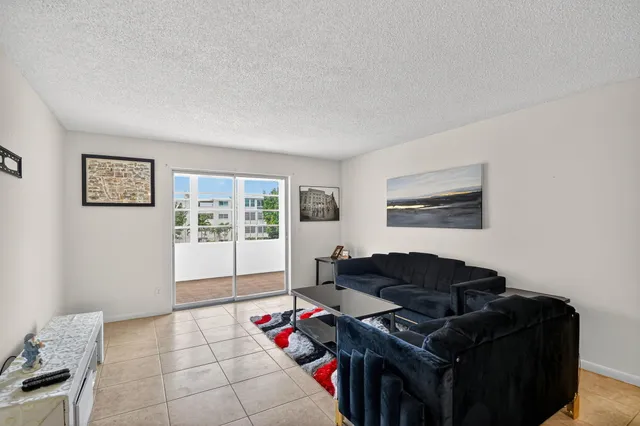 $115,000 | 2615 Northeast 3rd Street, Unit 315, Boynton Beach, FL 33435