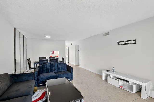 $115,000 | 2615 Northeast 3rd Street, Unit 315, Boynton Beach, FL 33435