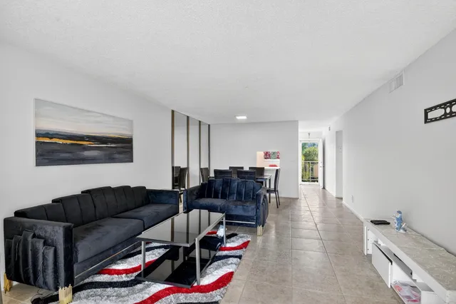 $115,000 | 2615 Northeast 3rd Street, Unit 315, Boynton Beach, FL 33435