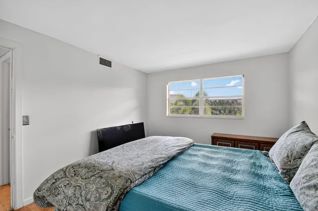 $115,000 | 2615 Northeast 3rd Street, Unit 315, Boynton Beach, FL 33435