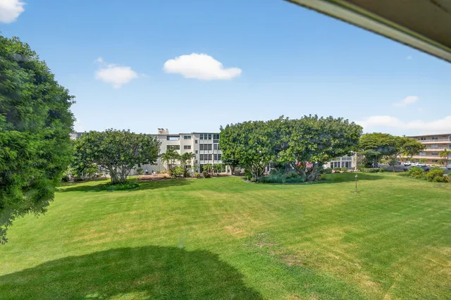 $115,000 | 2615 Northeast 3rd Street, Unit 315, Boynton Beach, FL 33435