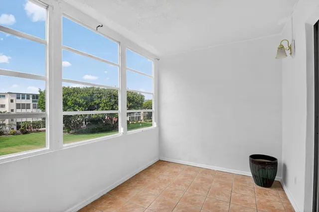$115,000 | 2615 Northeast 3rd Street, Unit 315, Boynton Beach, FL 33435