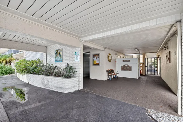 $115,000 | 2615 Northeast 3rd Street, Unit 315, Boynton Beach, FL 33435