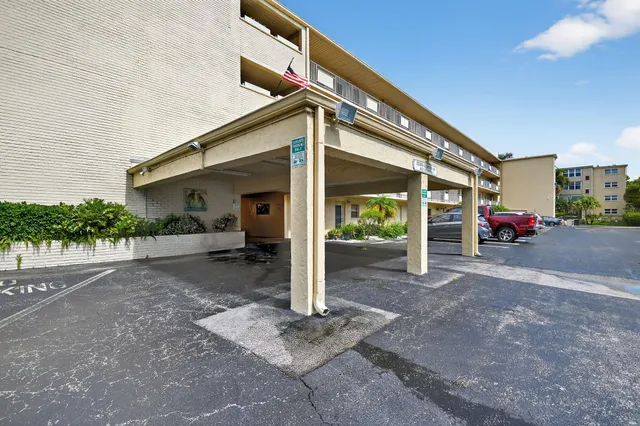 $115,000 | 2615 Northeast 3rd Street, Unit 315, Boynton Beach, FL 33435