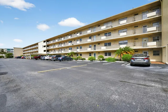 $115,000 | 2615 Northeast 3rd Street, Unit 315, Boynton Beach, FL 33435