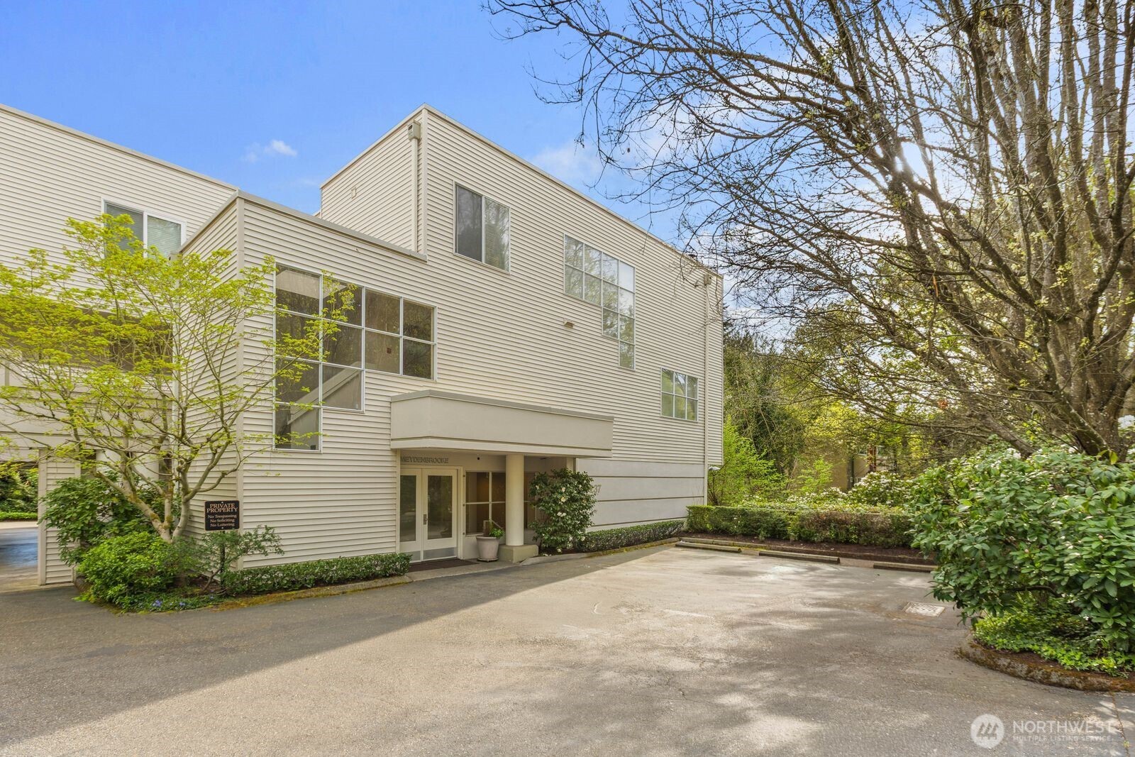 10237 Southeast 3rd Street, Unit 5 Bellevue, WA 98004 - Photo 2 of 35