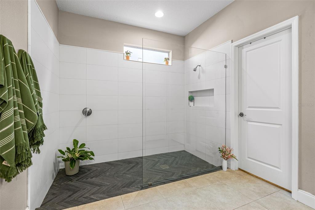 4407 Scarlet Loop Wesley Chapel, FL 33544 - Photo 19 of 49