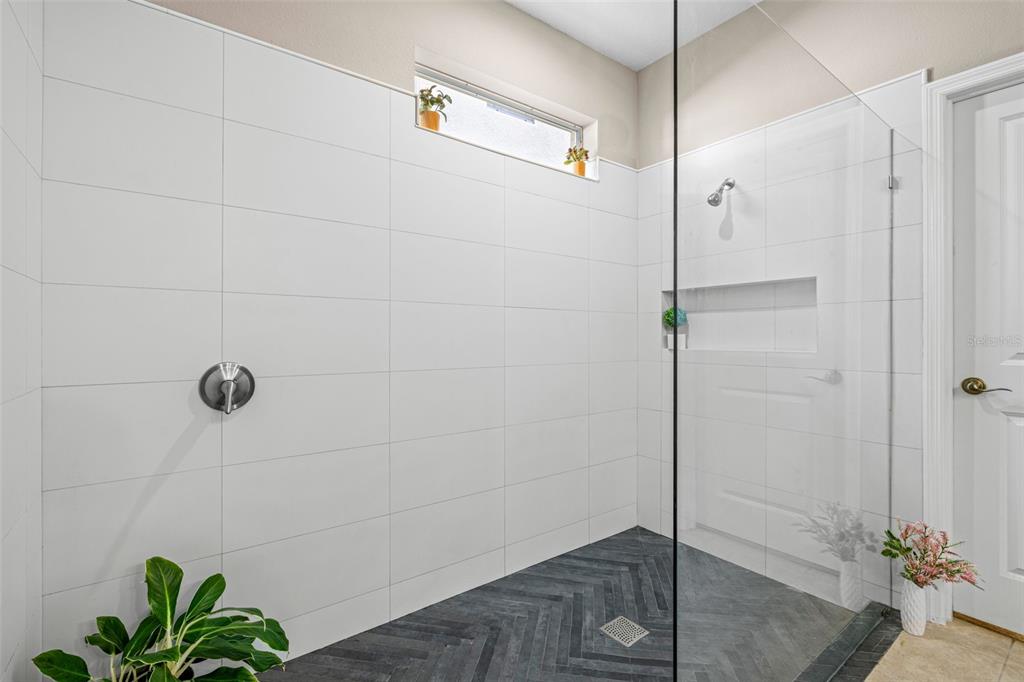 4407 Scarlet Loop Wesley Chapel, FL 33544 - Photo 21 of 49