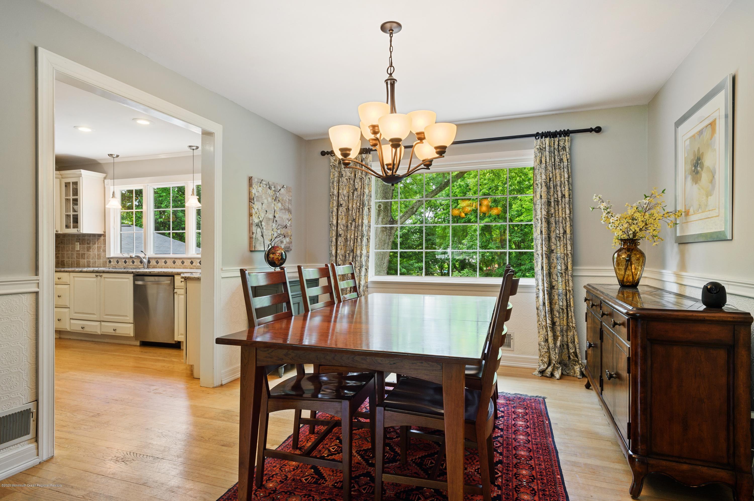 271 Dwight Road Middletown, NJ 07748 - Photo 6 of 21 06_271DwightRd_369001_DiningRoom_HiRes