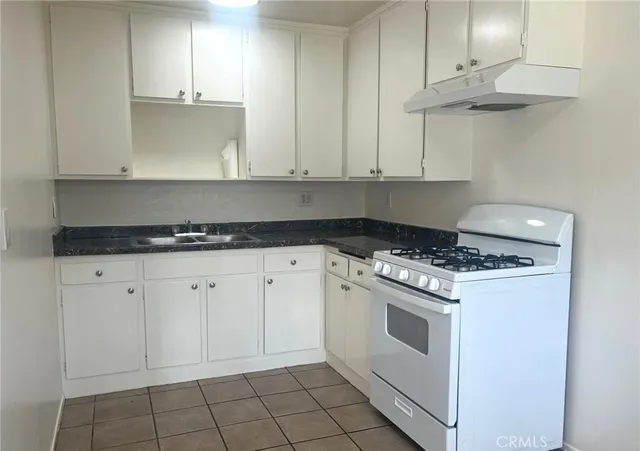 $2,300 | 101 North Tustin Avenue, Unit 3, Anaheim, CA 92807