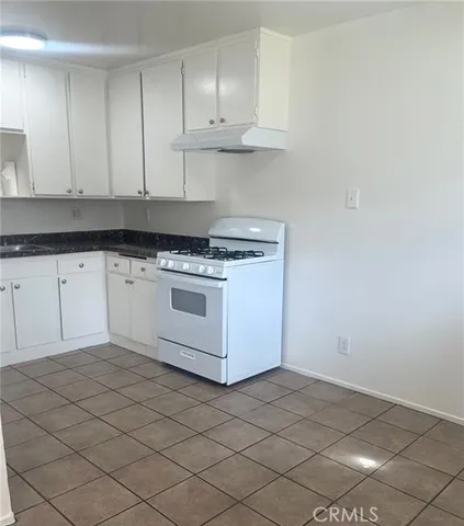 $2,300 | 101 North Tustin Avenue, Unit 3, Anaheim, CA 92807