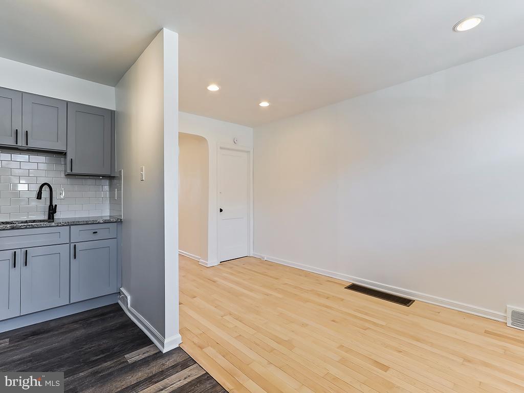 8317 Temple Road Philadelphia, PA 19150 - Photo 8 of 18 DR
