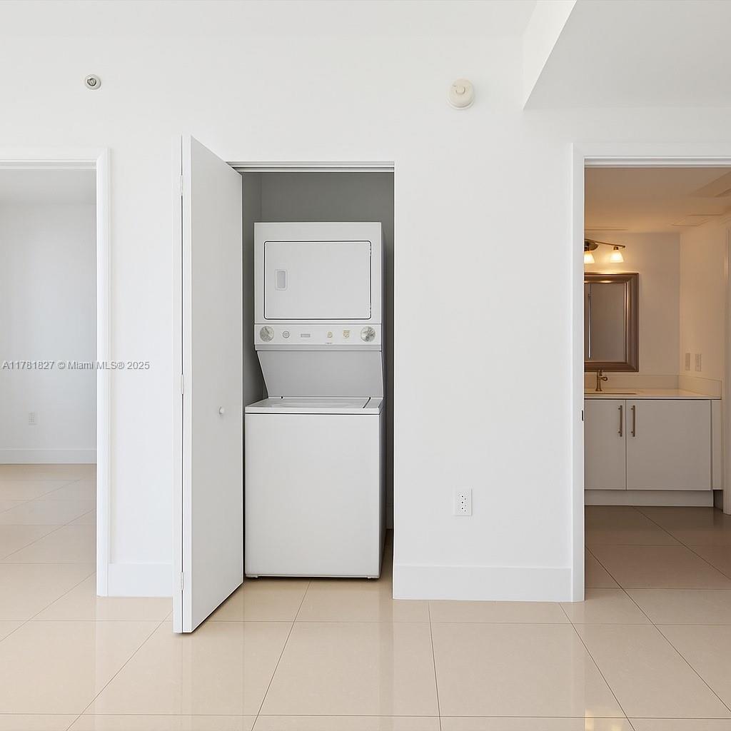 92 Southwest 3rd Street, Unit 4209 Miami, FL 33130 - Photo 12 of 31 a view of a storage & utility room with washer and dryer