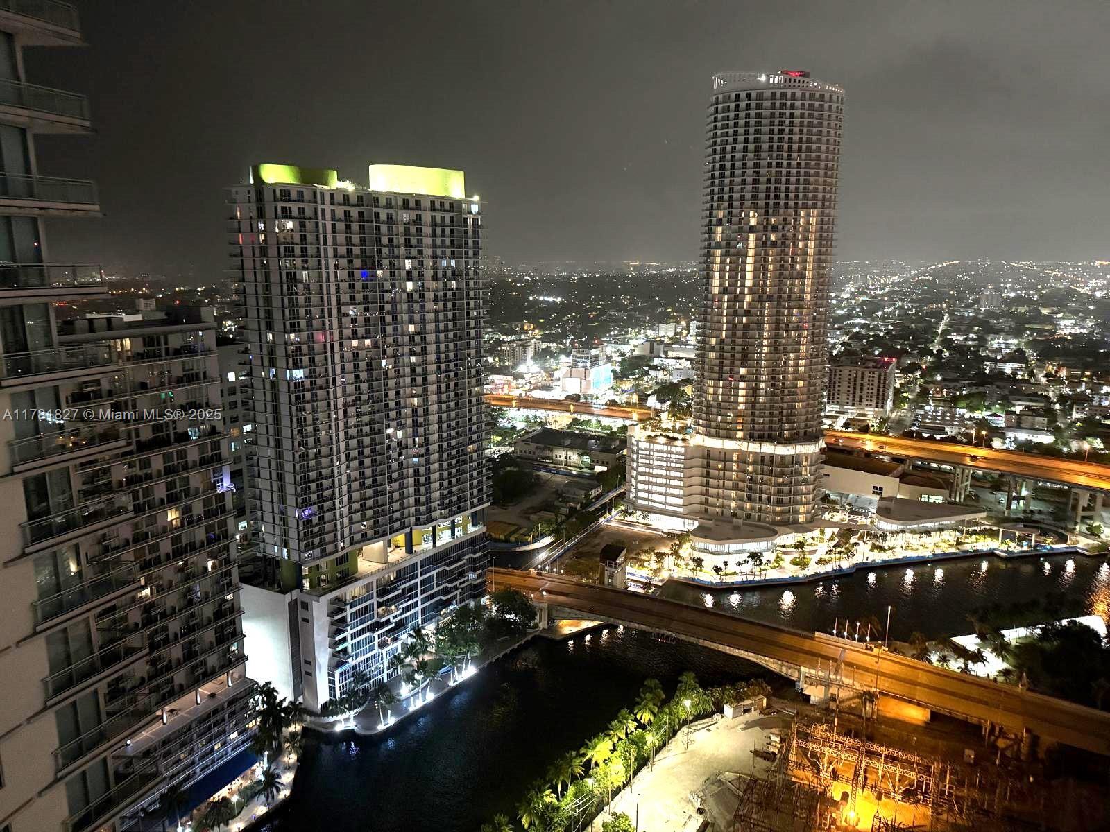 92 Southwest 3rd Street, Unit 4209 Miami, FL 33130 - Photo 18 of 31 a city view