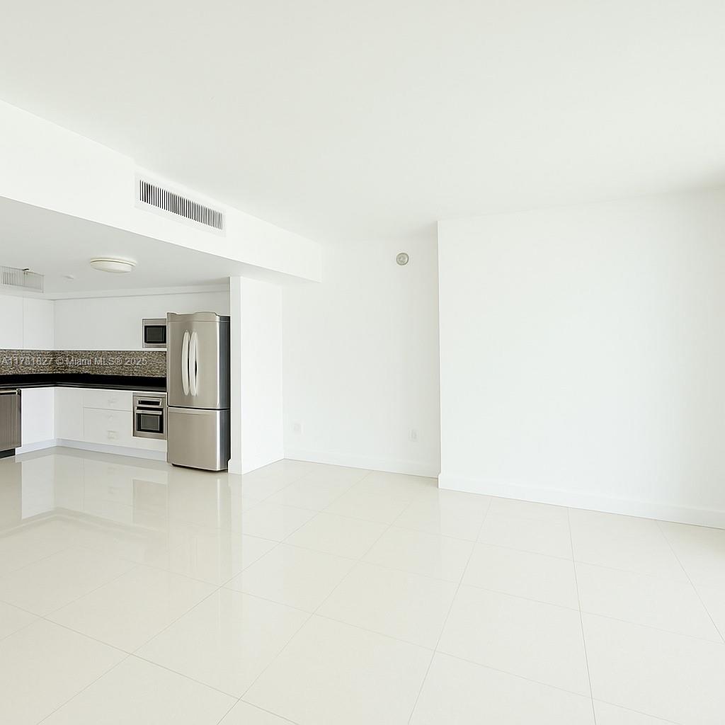 92 Southwest 3rd Street, Unit 4209 Miami, FL 33130 - Photo 5 of 31 a view of an empty room