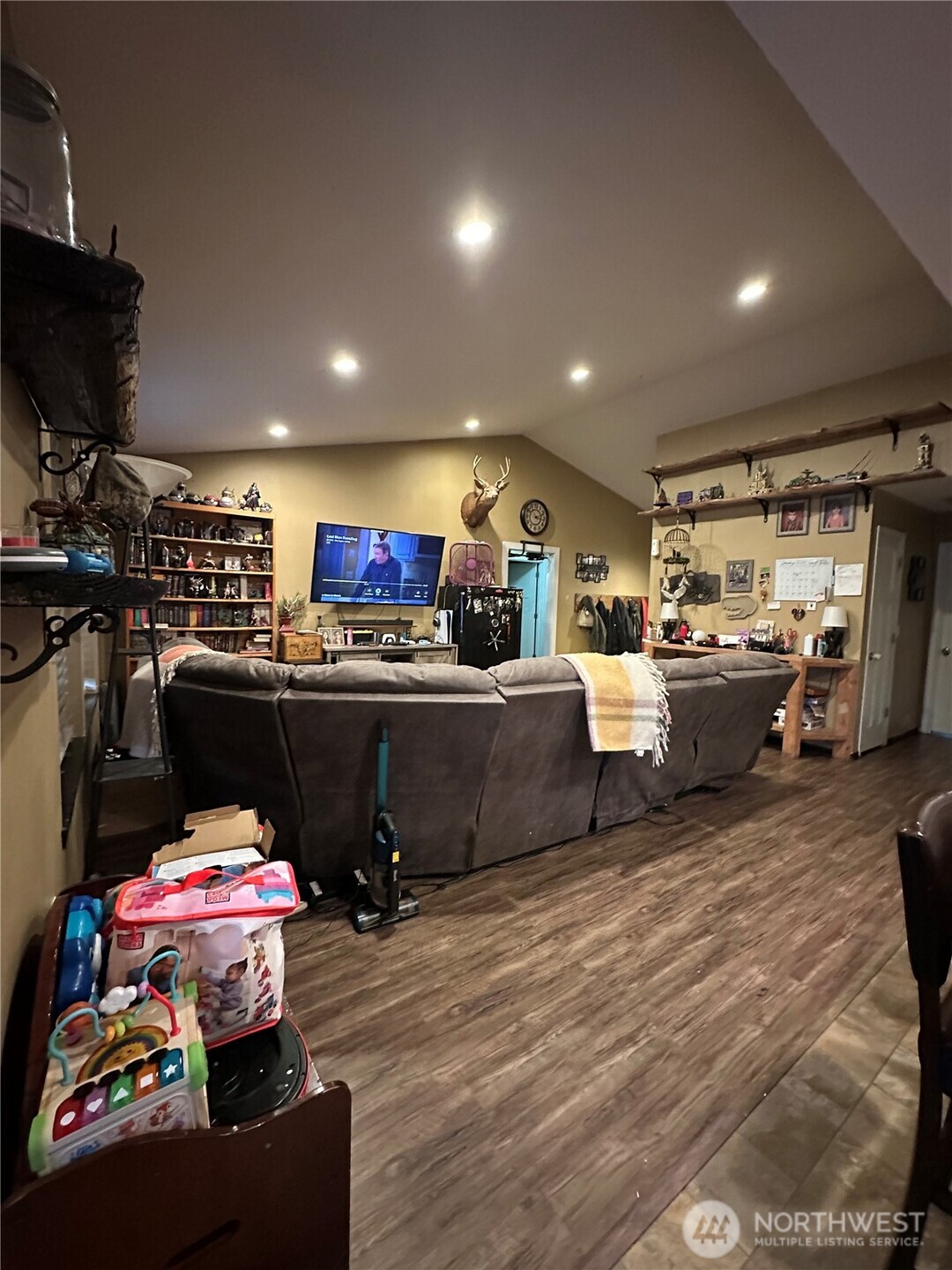 180 A Mossyrock Road West Mossyrock, WA 98564 - Photo 8 of 27 a room with lots of furniture and clutter