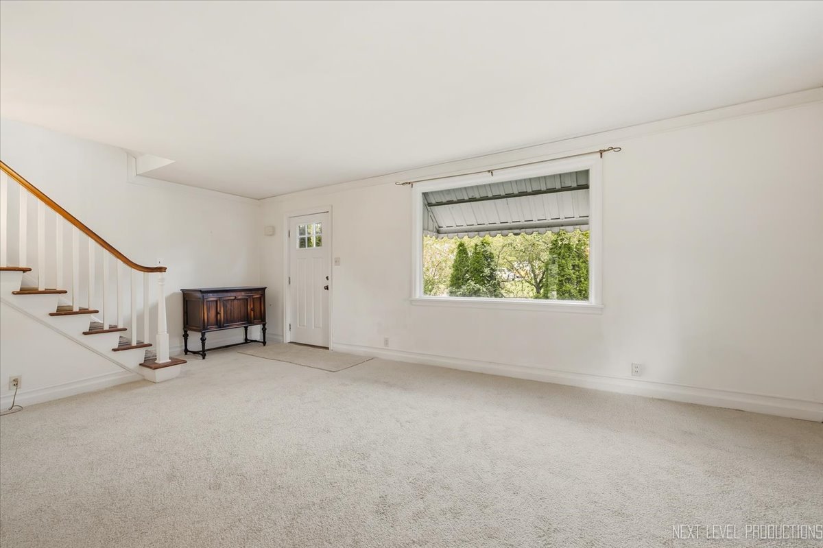 1705 Riverside Avenue St. Charles, IL 60174 - Photo 2 of 30 Gallery Image 2