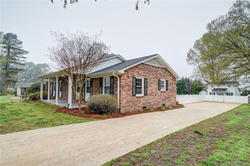 110 Ridge Avenue Clover, SC 29710 - Photo 5 of 39