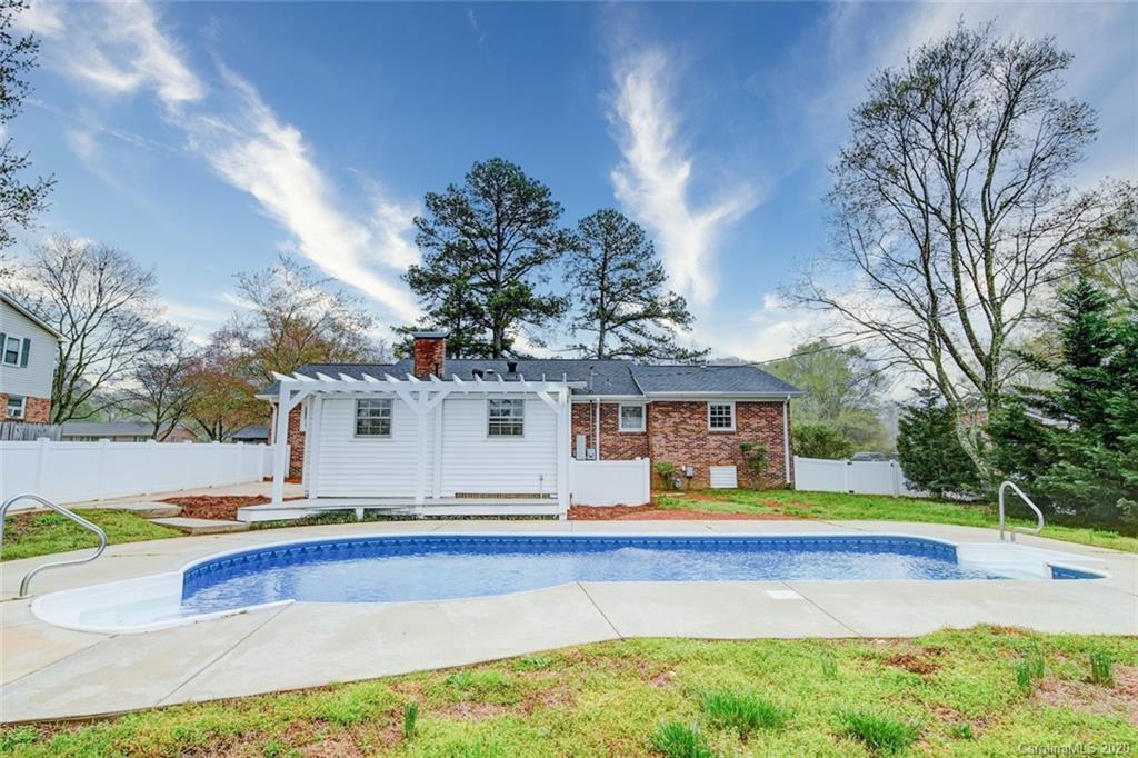 110 Ridge Avenue Clover, SC 29710 - Photo 6 of 39