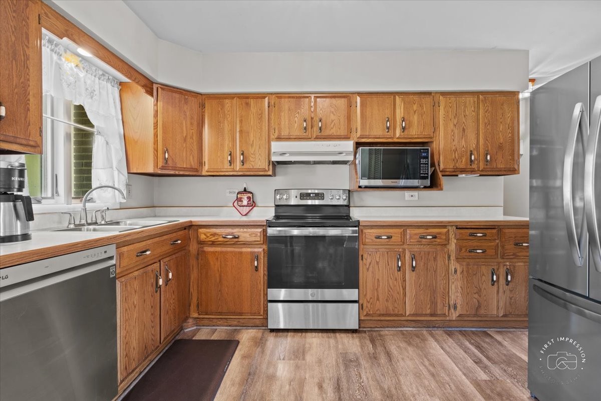 935 Ruth Drive Elgin, IL 60123 - Photo 3 of 12 a kitchen with stainless steel appliances a refrigerator sink and microwave