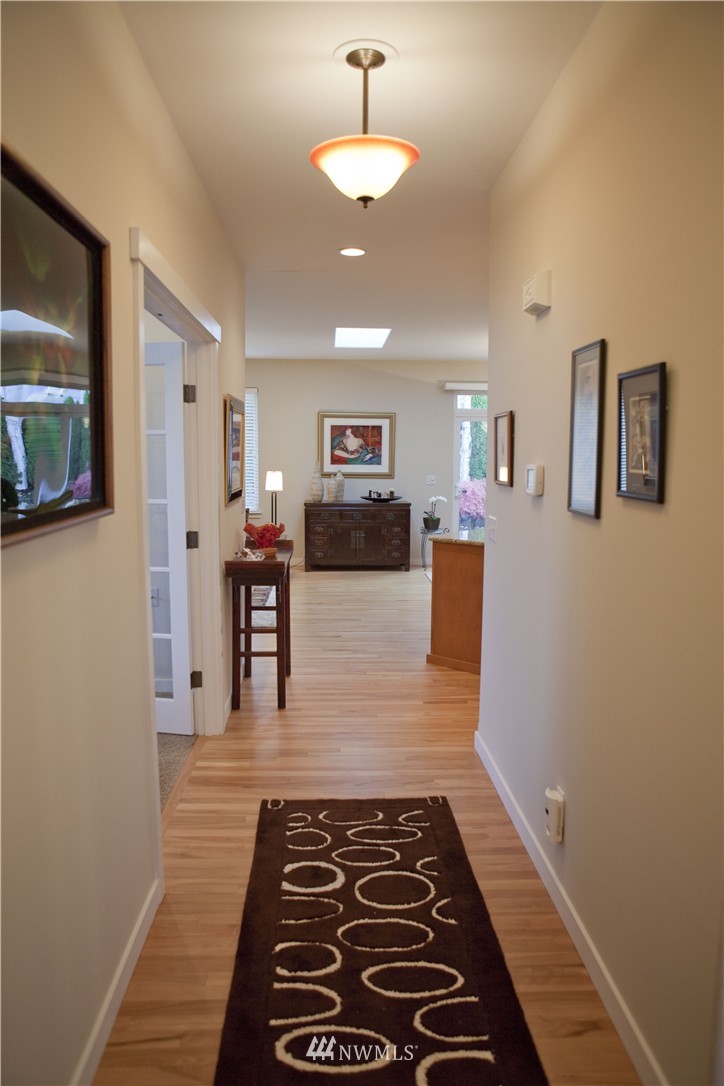558 Quincy Avenue Northeast Renton, WA 98059 - Photo 2 of 20 Gallery Image 2