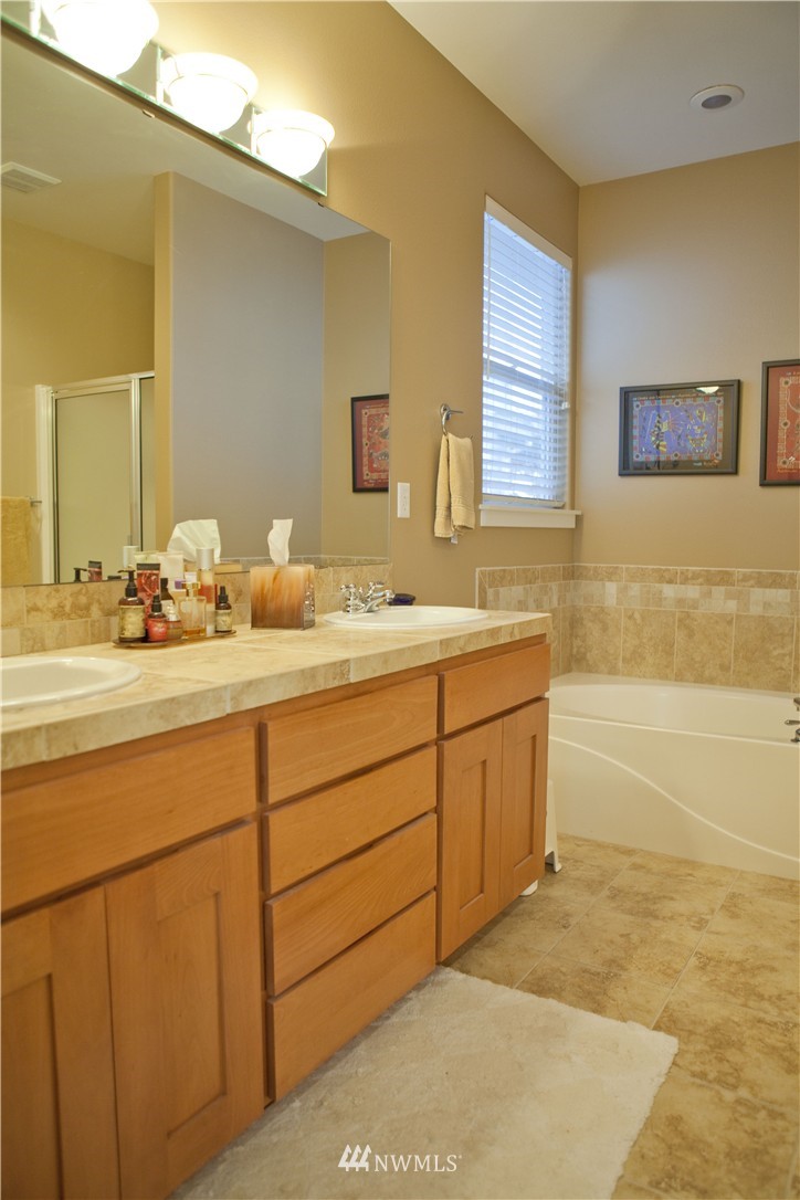 558 Quincy Avenue Northeast Renton, WA 98059 - Photo 12 of 20 Gallery Image 12