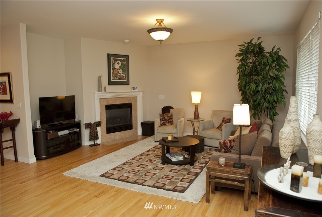 558 Quincy Avenue Northeast Renton, WA 98059 - Photo 5 of 20 Gallery Image 5