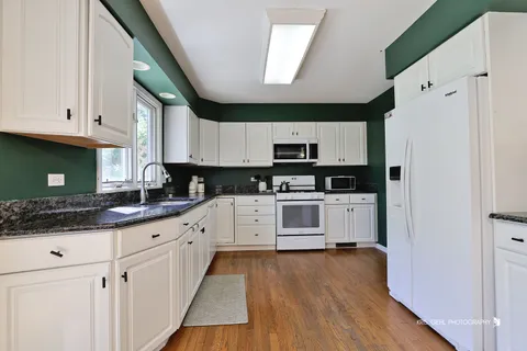$419,900 | 4002 Acacia Drive, Crystal Lake, IL 60012